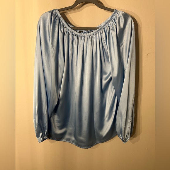 Lila & Kiko Blue Satin Dolman Sleeve Top with Bow. Size Large. - Picture 5 of 10